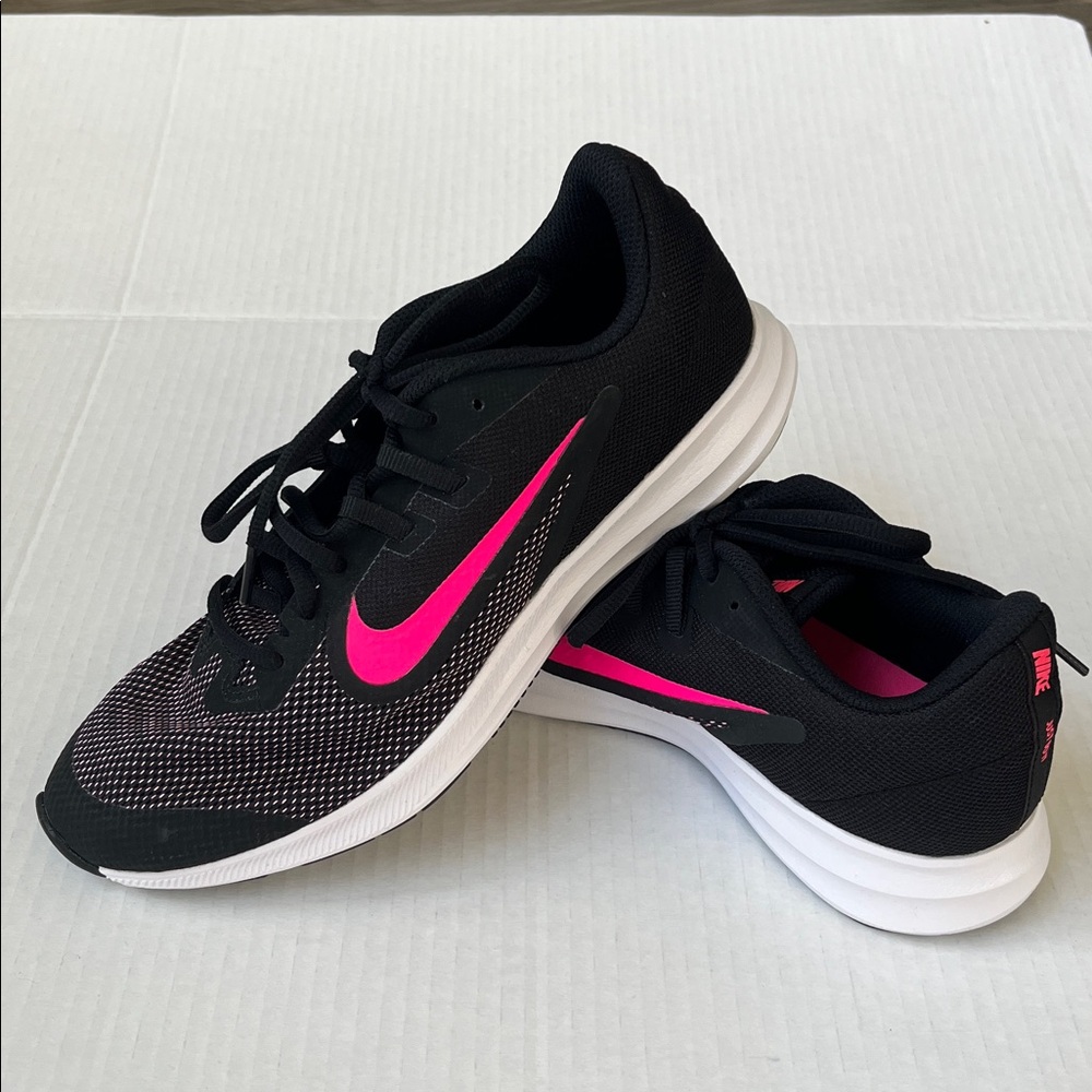 New Nike Women's Black and Fuchsia Athletic Shoes